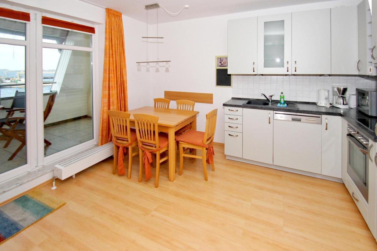 Hafennahe Ferienwohnung Mit Balkon Und Meerblick - Hafenhaeuser Wiek Wohnung 13 Wiek auf Rügen Εξωτερικό φωτογραφία