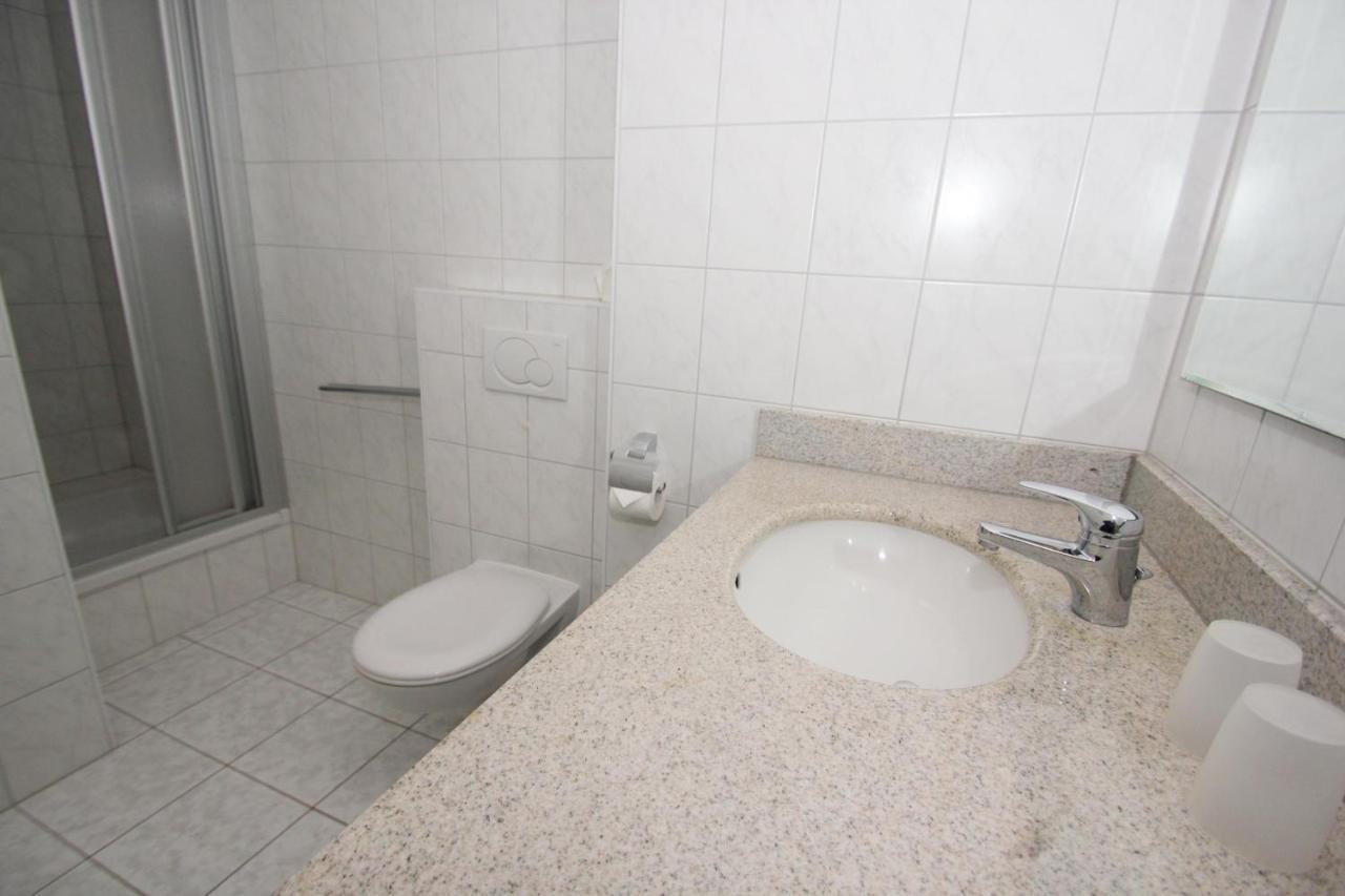 Hafennahe Ferienwohnung Mit Balkon Und Meerblick - Hafenhaeuser Wiek Wohnung 13 Wiek auf Rügen Εξωτερικό φωτογραφία