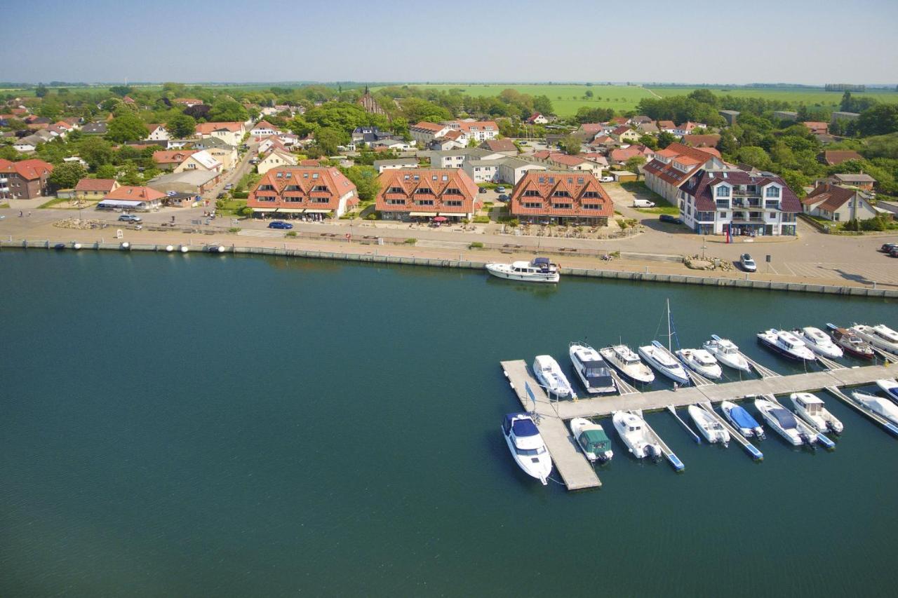 Hafennahe Ferienwohnung Mit Balkon Und Meerblick - Hafenhaeuser Wiek Wohnung 13 Wiek auf Rügen Εξωτερικό φωτογραφία